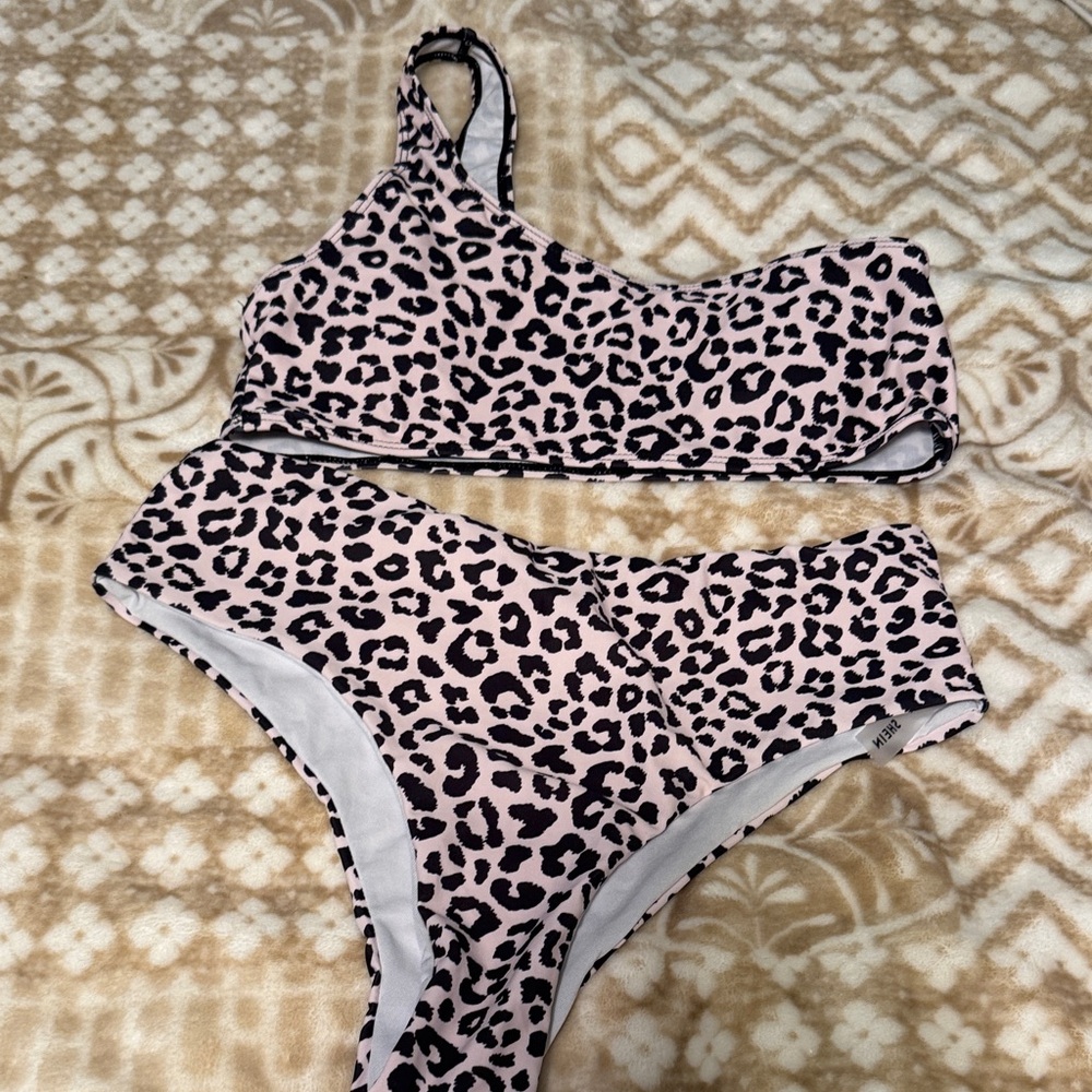 SHEIN Leopard Print Bikini - Black and Pink